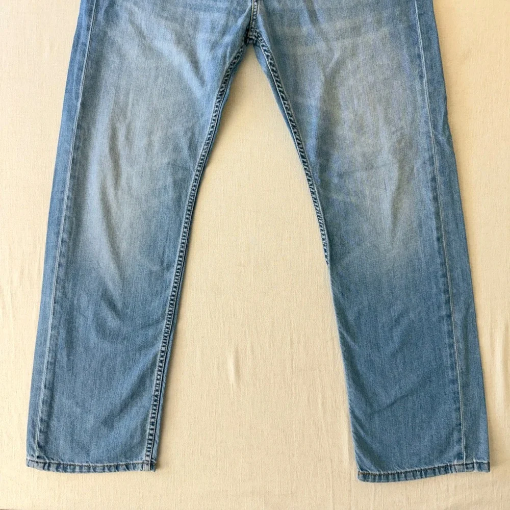 Levis measurements taken